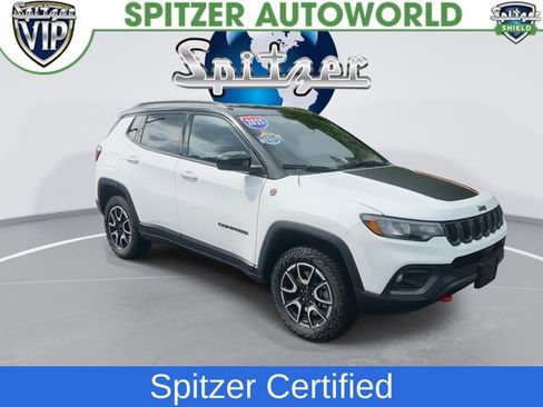 Used 2025 Jeep Compass Trailhawk AWD/4WD image 2