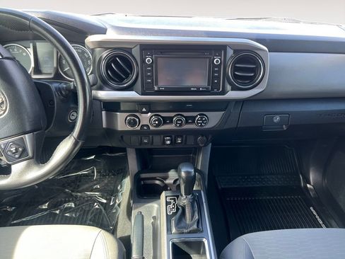 Used 2019 Toyota Tacoma SR5 AWD/4WD image 11