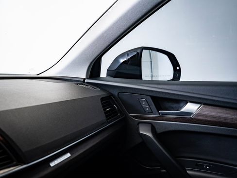 Certified 2025 Audi Q5 2.0T Premium w/ Convenience Plus Package image 32