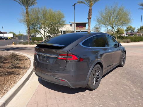 Used 2018 Tesla Model X 75D image 3