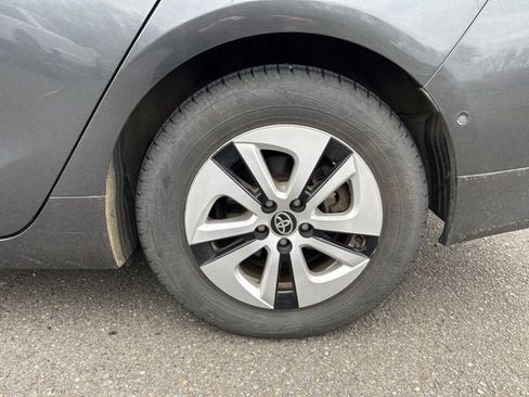 Used 2018 Toyota Prius Four w/ Advanced Technology Package FWD image 6