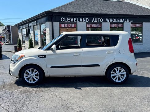 Used 2013 Kia Soul FWD image 2