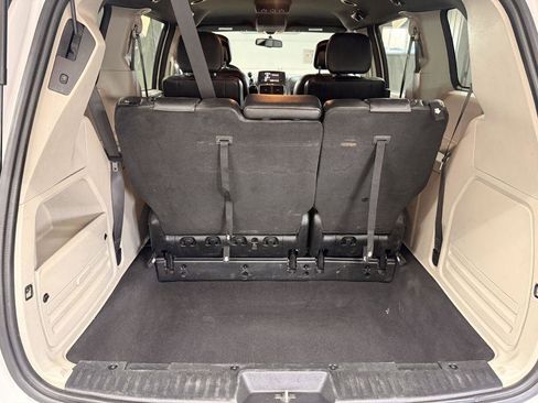 Used 2017 Dodge Grand Caravan SXT image 31
