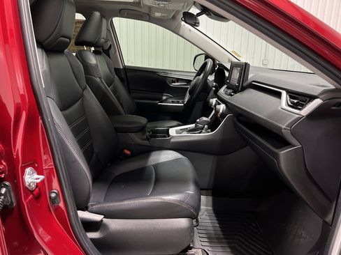 Used 2020 Toyota RAV4 XLE Premium image 26