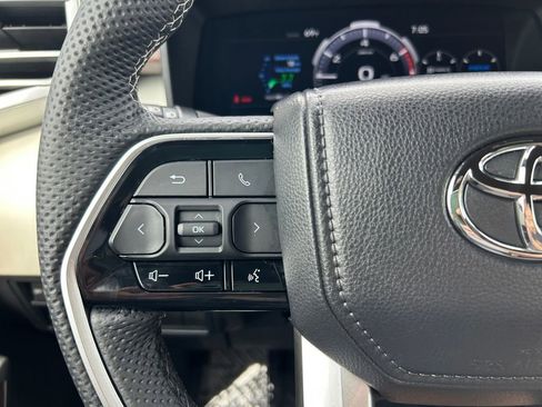 Used 2025 Toyota Sequoia Capstone image 17