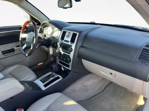 Used 2006 Chrysler 300 C w/ Protection Group II image 24