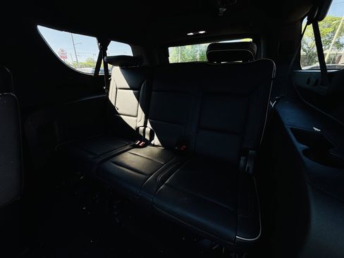 Used 2023 GMC Yukon XL SLT AWD/4WD image 15
