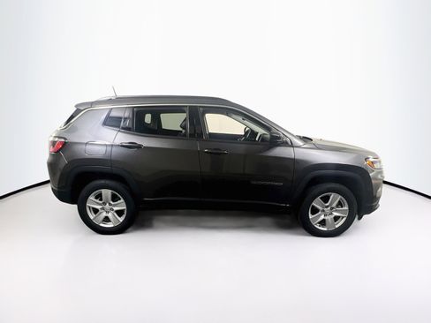 Used 2022 Jeep Compass Latitude AWD/4WD image 4