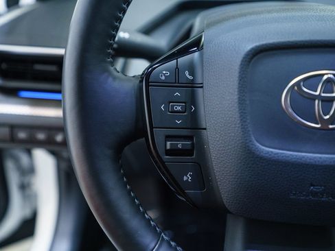 Used 2025 Toyota Prius XLE FWD image 18