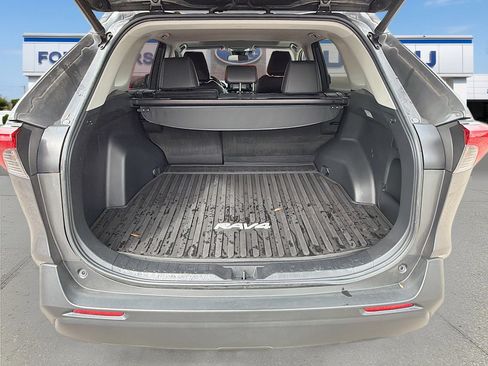 Used 2021 Toyota RAV4 XLE Premium image 12