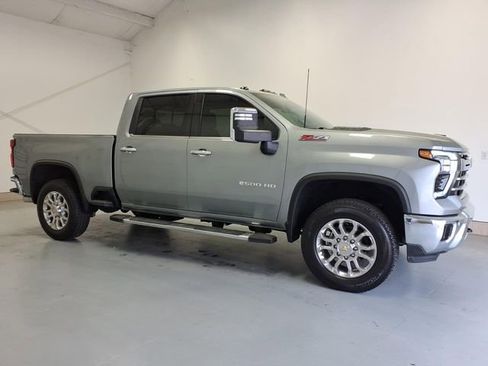 Used 2025 Chevrolet Silverado 2500 LTZ w/ LTZ Premium Package AWD/4WD image 2