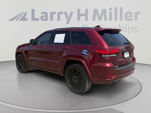 Used 2020 Jeep Grand Cherokee Altitude RWD image 3
