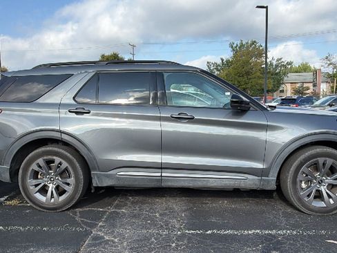 Used 2023 Ford Explorer XLT w/ Equipment Group 202A RWD image 7