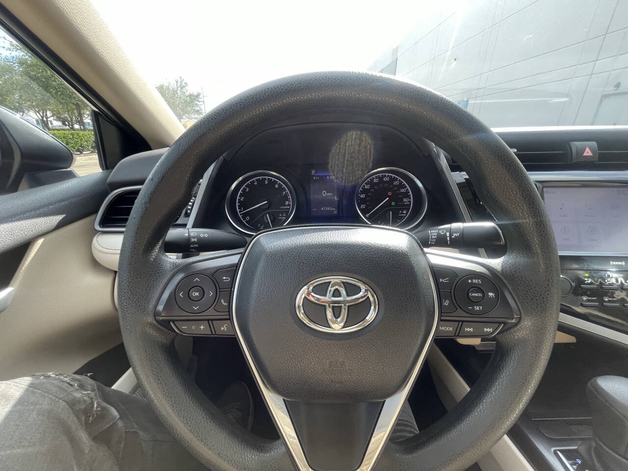 Used 2020 Toyota Camry LE FWD image 13