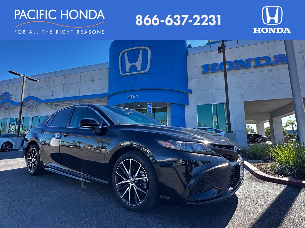 Used 2024 Toyota Camry SE FWD image 1