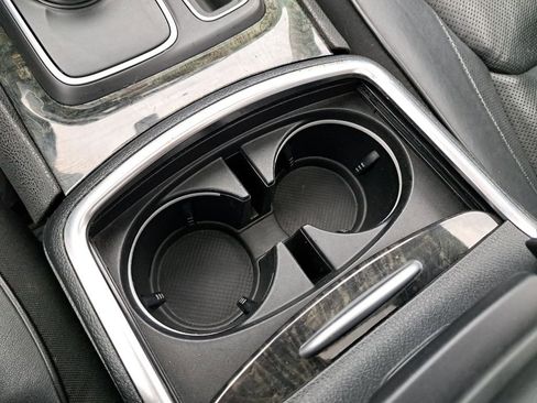 Used 2016 Chrysler 300 C image 22