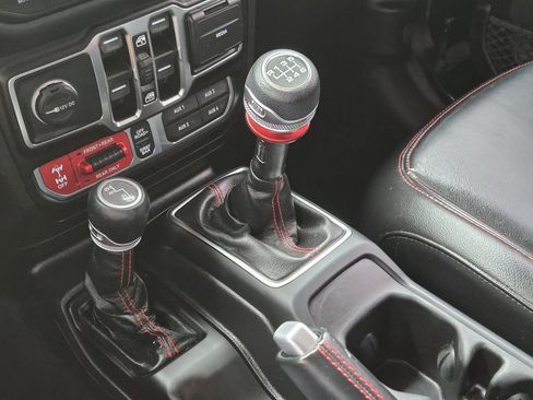 Used 2021 Jeep Wrangler Unlimited Rubicon AWD/4WD image 9