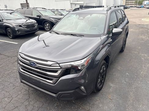 Certified 2025 Subaru Forester Premium AWD/4WD image 6