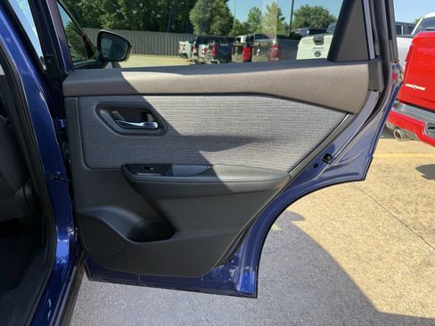 Used 2021 Nissan Rogue SV FWD image 16
