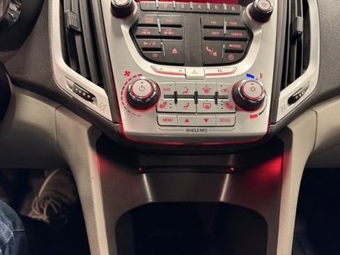 Used 2011 GMC Terrain SLT image 27