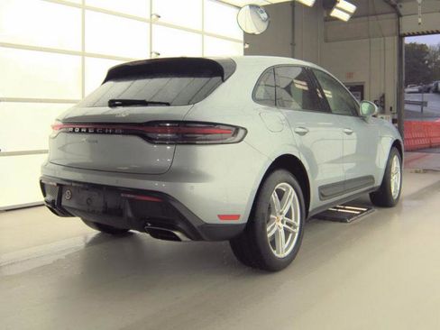 Used 2022 Porsche Macan AWD/4WD image 2