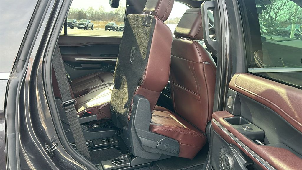 Used 2024 Ford Expedition Limited AWD/4WD image 32