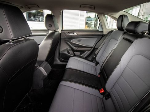 Used 2025 Volkswagen Jetta SE FWD image 24
