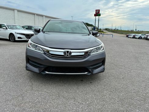 Used 2017 Honda Accord LX image 2