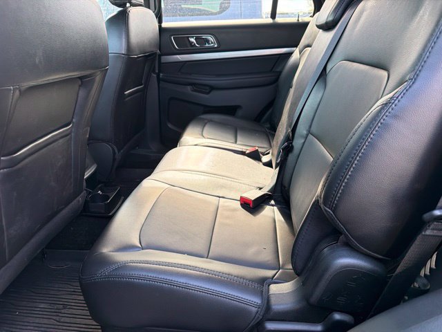 Used 2018 Ford Explorer XLT w/ Equipment Group 202A AWD/4WD image 7