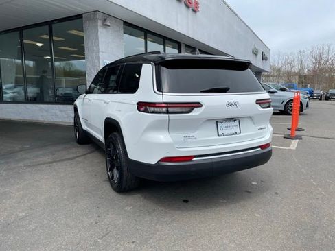 Used 2023 Jeep Grand Cherokee L Limited AWD/4WD image 7