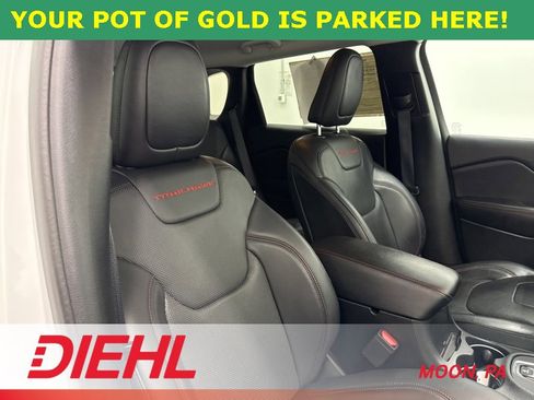 Used 2019 Jeep Cherokee Trailhawk image 15