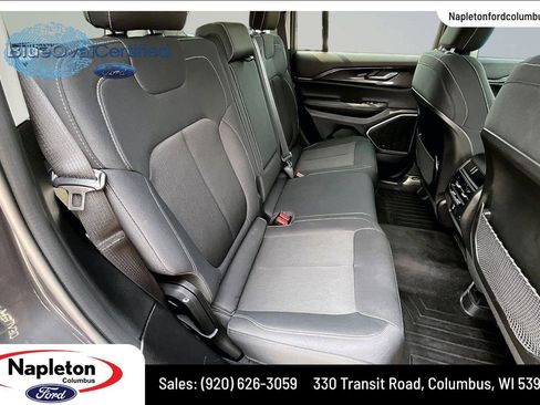 Used 2022 Jeep Grand Cherokee Laredo w/ Luxury Tech Group I AWD/4WD image 28