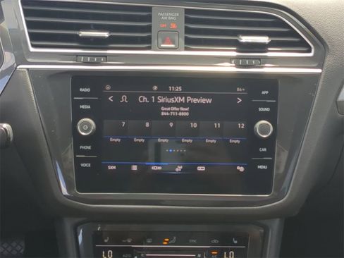 Used 2024 Volkswagen Tiguan SE image 22