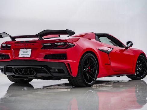 Used 2024 Chevrolet Corvette Z06 RWD image 11