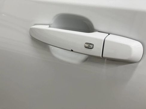 Used 2024 GMC Terrain SLT image 33