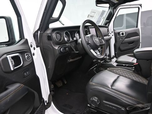 Used 2023 Jeep Gladiator Overland AWD/4WD image 9