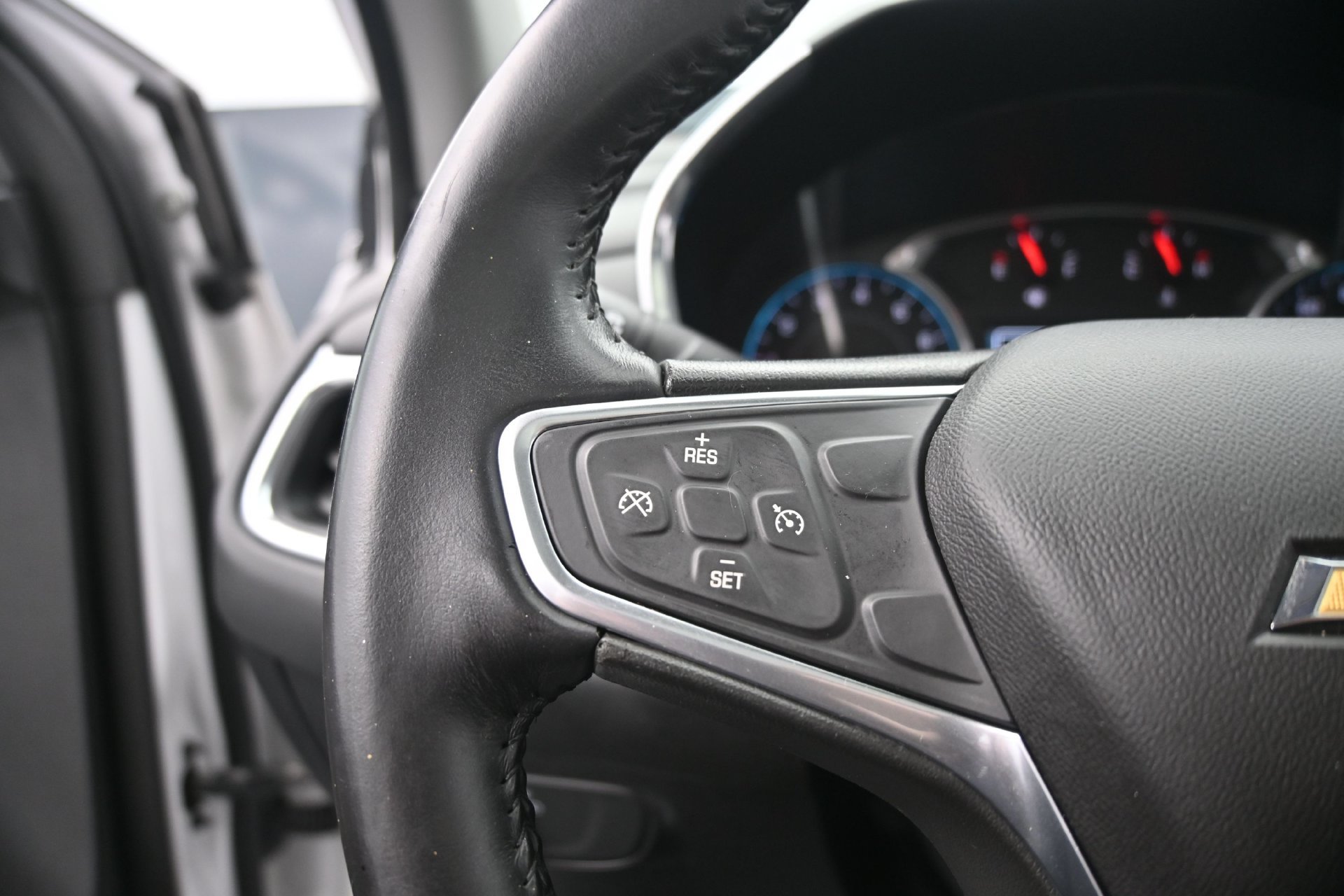Used 2018 Chevrolet Equinox LT w/ Sun & Infotainment Package FWD image 23