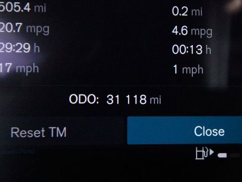 Certified 2023 Volvo XC40 B5 Plus w/ Protection Package Premier image 5