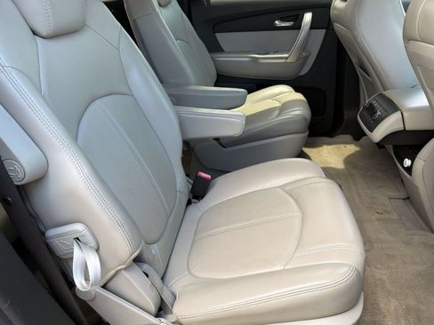Used 2009 GMC Acadia SLT w/ Visibility Package FWD image 26