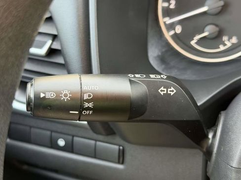 Used 2023 Nissan Rogue SV image 22