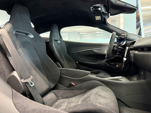 Used 2023 McLaren Artura RWD image 19