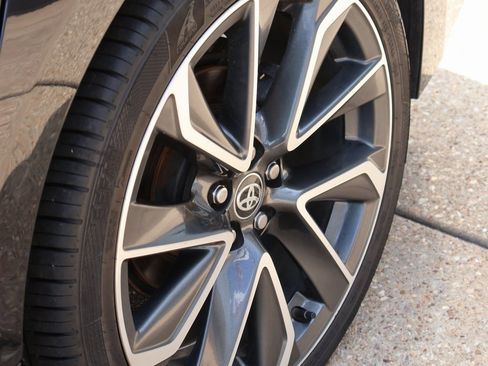 Used 2020 Toyota Corolla SE w/ SE Premium Package image 39