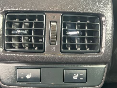 Used 2017 Subaru Outback 2.5i Limited AWD/4WD image 12