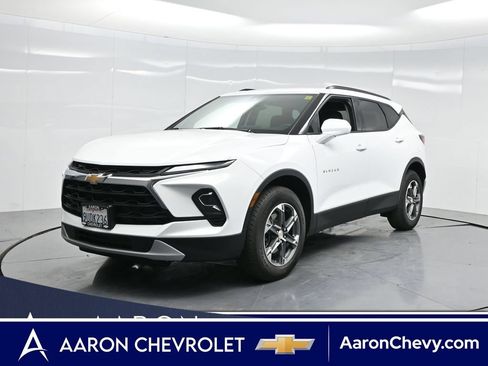 New 2025 Chevrolet Blazer LT w/ Convenience Package FWD image 1