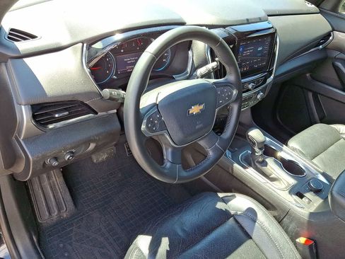 Used 2023 Chevrolet Traverse LT image 16