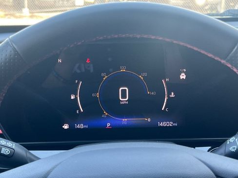 Used 2024 Chevrolet Trax RS w/ Sunroof Package FWD image 34