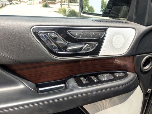 Used 2020 Lincoln Navigator Reserve w/ Luxury Package AWD/4WD image 7