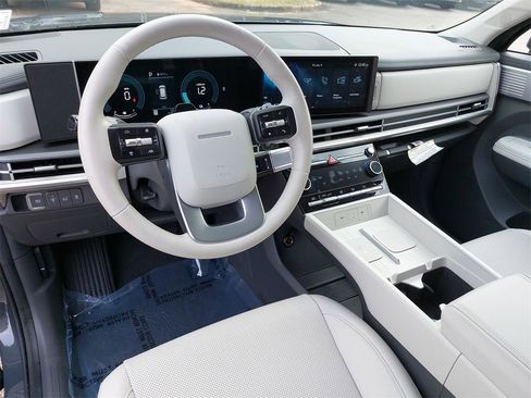 Used 2025 Hyundai Santa Fe SEL image 17