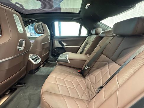 Used 2025 BMW 760i xDrive image 19