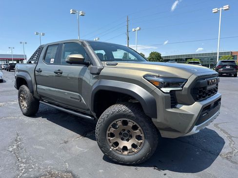 Used 2026 Toyota Tacoma 4x4 Double Cab Hybrid image 2